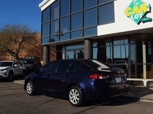 Used 2022 Toyota Corolla LE image 9