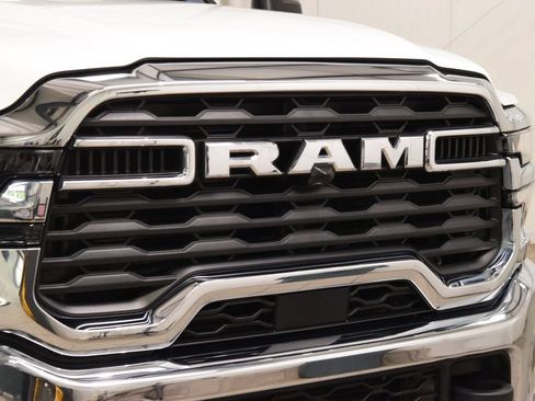 Used 2025 RAM 5500 4x4 Crew Cab image 5
