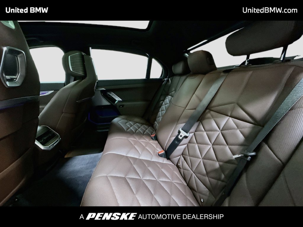 Certified 2026 BMW 740i RWD image 20