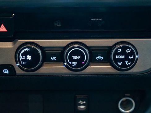 Used 2018 Toyota Tacoma SR5 RWD image 12