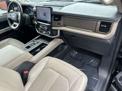 Used 2024 Ford Expedition Limited image 12