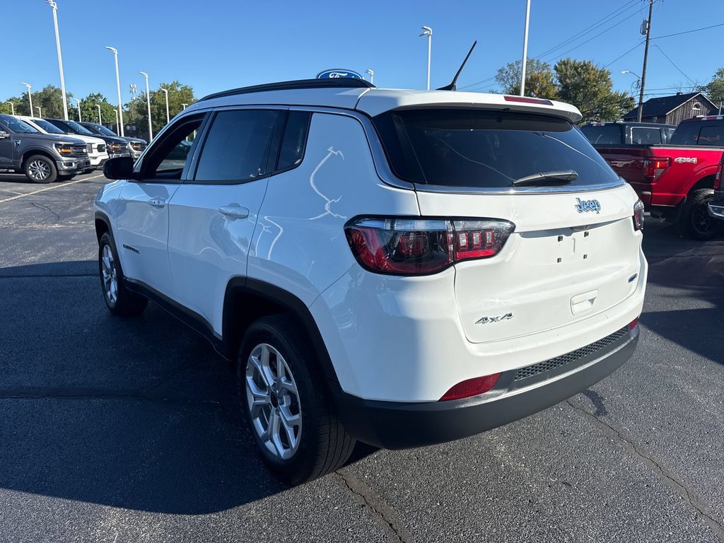 Used 2025 Jeep Compass Latitude AWD/4WD image 9