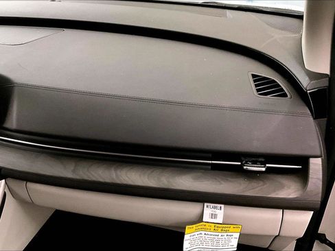 Used 2024 Kia Carnival EX image 15