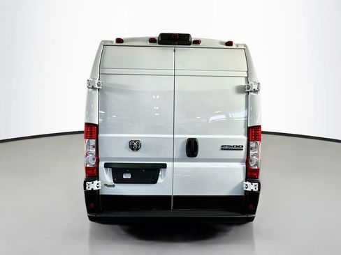 Used 2024 RAM ProMaster 2500 w/ Convenience Group FWD image 6