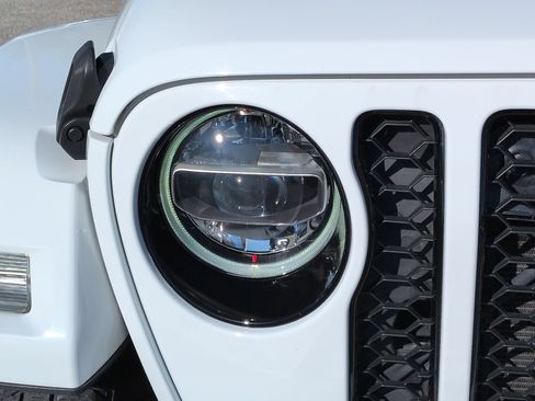 Used 2022 Jeep Wrangler Unlimited Sahara AWD/4WD image 10