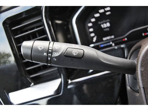 Used 2024 GMC Sierra 1500 SLT image 17