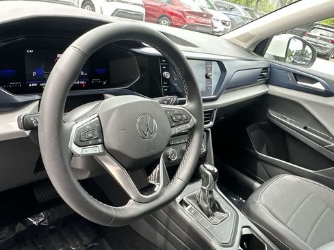 Used 2022 Volkswagen Taos SE w/ Panoramic Sunroof Package FWD image 19