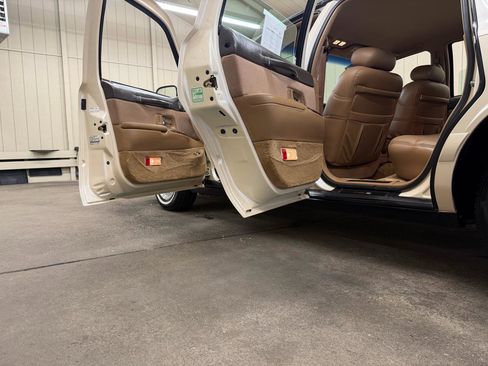 Used 1996 Lincoln Town Car Signature image 11