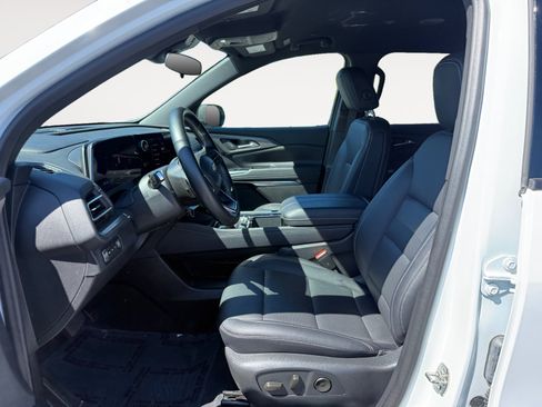 Used 2025 Chevrolet Traverse LT AWD/4WD image 10
