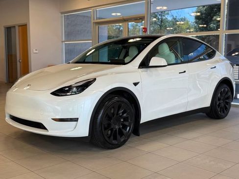Used 2023 Tesla Model Y Long Range AWD/4WD image 4