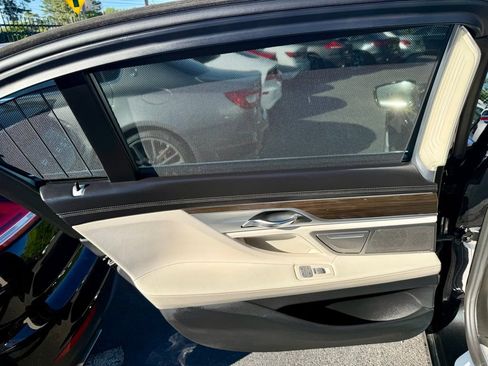 Used 2018 BMW 740i xDrive AWD/4WD image 29