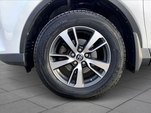 Used 2018 Toyota RAV4 XLE image 11