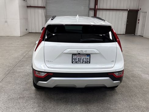 Used 2023 Kia Niro EX image 14