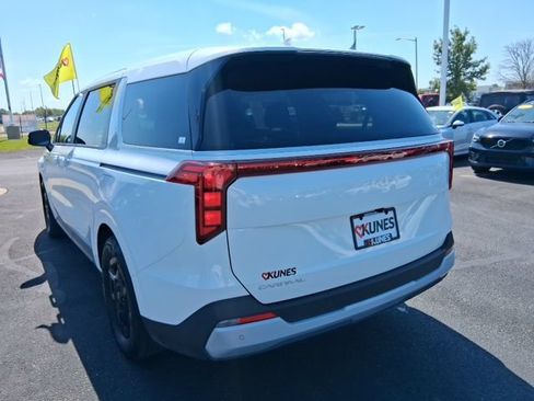 Used 2026 Kia Carnival FWD image 9