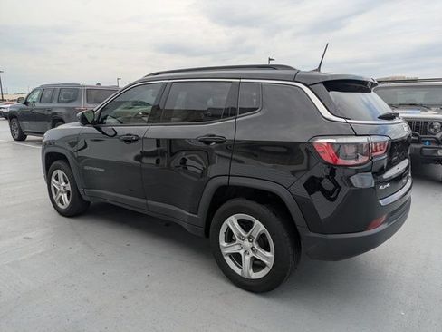 Used 2023 Jeep Compass Latitude w/ Sun and Sound Group AWD/4WD image 5
