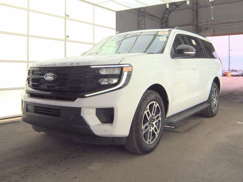 Used 2025 Ford Expedition Active image 4