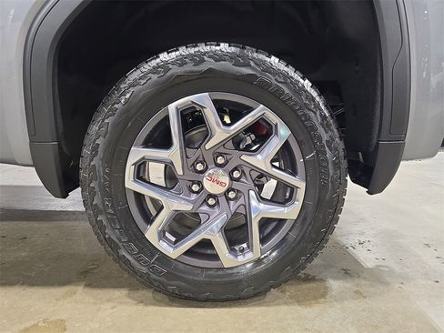 New 2026 GMC Sierra 1500 SLE image 32