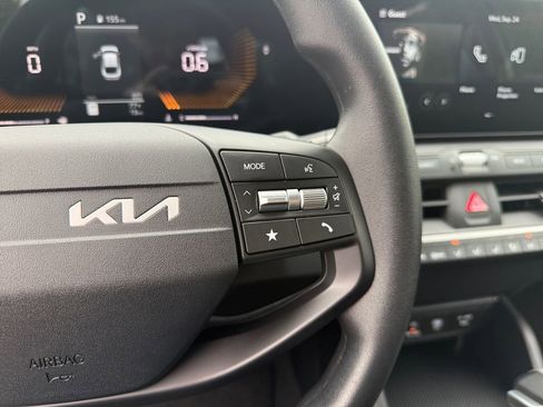 New 2025 Kia K4 LXS image 18