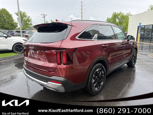 Certified 2024 Kia Sorento S w/ Panoramic Sunroof Package FWD image 8