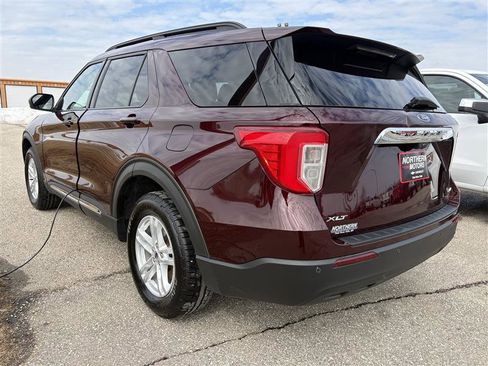 Used 2022 Ford Explorer XLT image 4