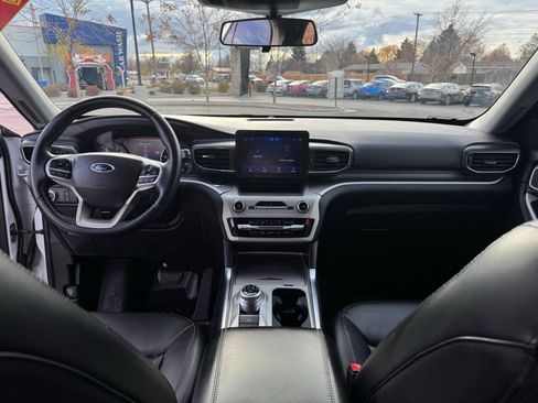 Used 2022 Ford Explorer XLT w/ Equipment Group 202A image 31