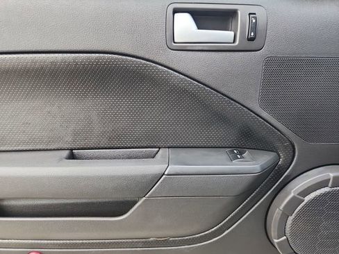 Used 2007 Ford Mustang Premium image 18