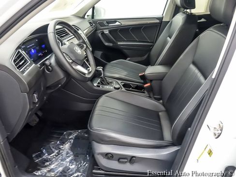 Used 2022 Volkswagen Tiguan SE AWD/4WD image 9