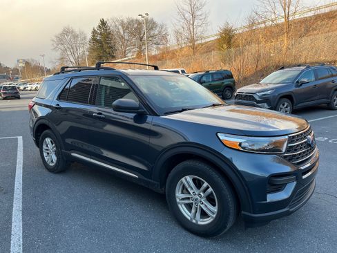 Certified 2023 Ford Explorer XLT w/ Class IV Trailer Tow Package image 3