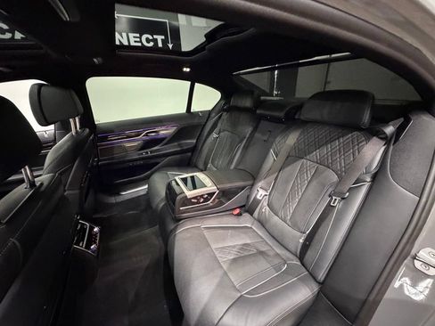 Used 2020 BMW 750i xDrive w/ Luxury Rear Seating Package AWD/4WD image 40