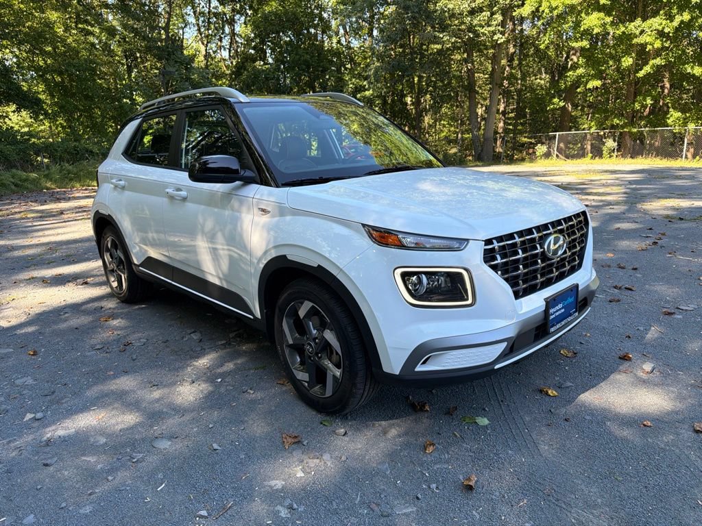Certified 2023 Hyundai Venue Limited w/ Cargo Package FWD image 2