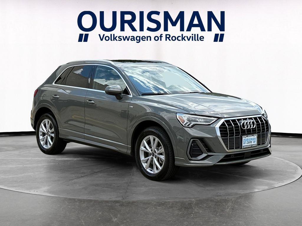 Used 2023 Audi Q3 2.0T Premium w/ Convenience Package AWD/4WD image 1