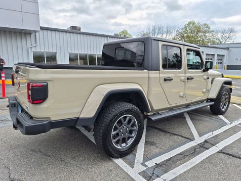 Used 2020 Jeep Gladiator Overland w/ Safety Group AWD/4WD image 8