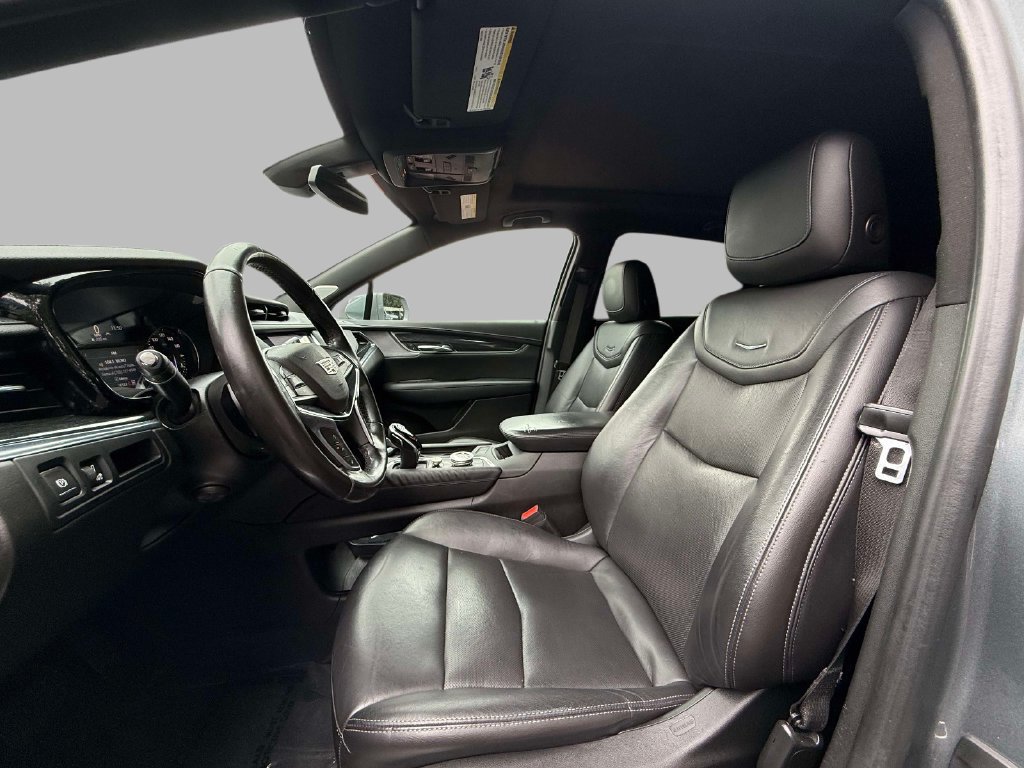 Used 2020 Cadillac XT5 Premium Luxury AWD/4WD image 2
