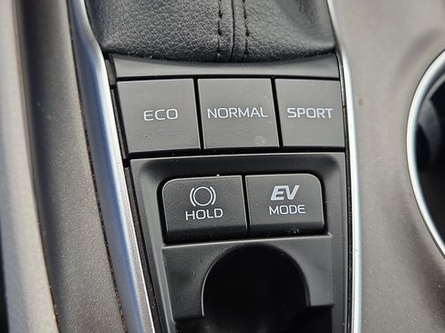 Used 2022 Toyota Camry LE image 14