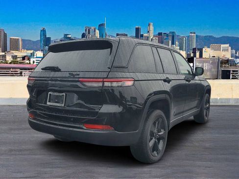 New 2025 Jeep Grand Cherokee Altitude image 4