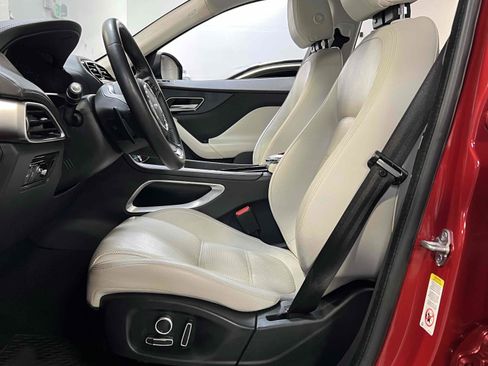 Used 2019 Jaguar F-PACE Prestige image 31