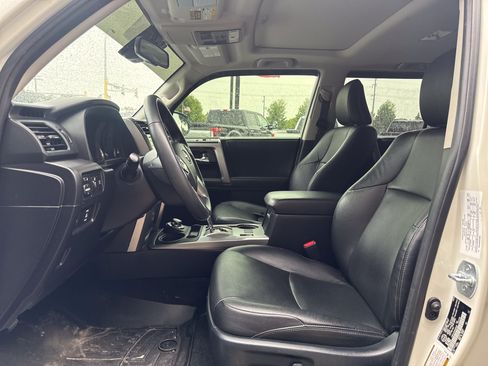 Used 2021 Toyota 4Runner Limited AWD/4WD image 3