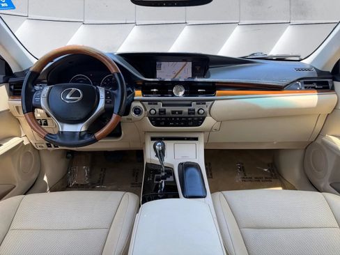 Used 2014 Lexus ES 300h w/ Premium Package w/Bamboo Trim FWD image 12