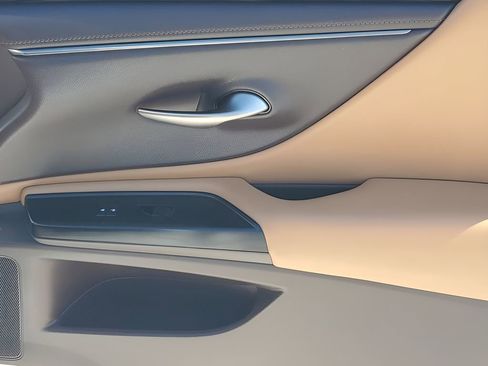 Used 2019 Lexus ES 350 w/ Premium Package image 46