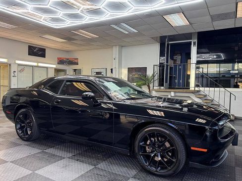 Used 2021 Dodge Challenger SXT RWD image 4