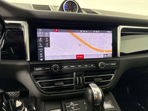 Certified 2021 Porsche Macan S image 27