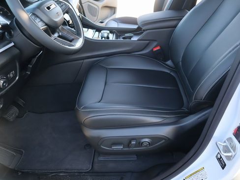 New 2025 Jeep Grand Cherokee L Limited image 12