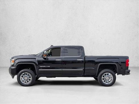 Used 2016 GMC Sierra 2500 Denali w/ Duramax Plus Package image 8