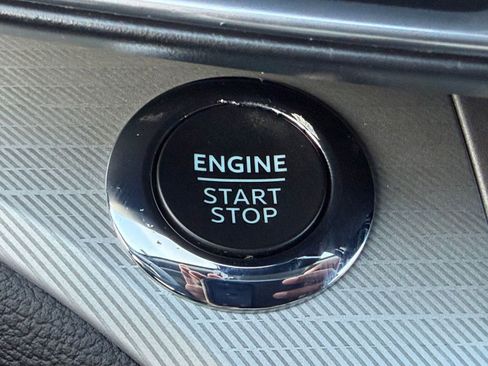 Used 2022 Ford Explorer XLT w/ Equipment Group 202A image 30