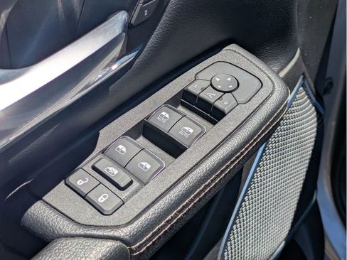 Used 2025 RAM 1500 Laramie AWD/4WD image 13
