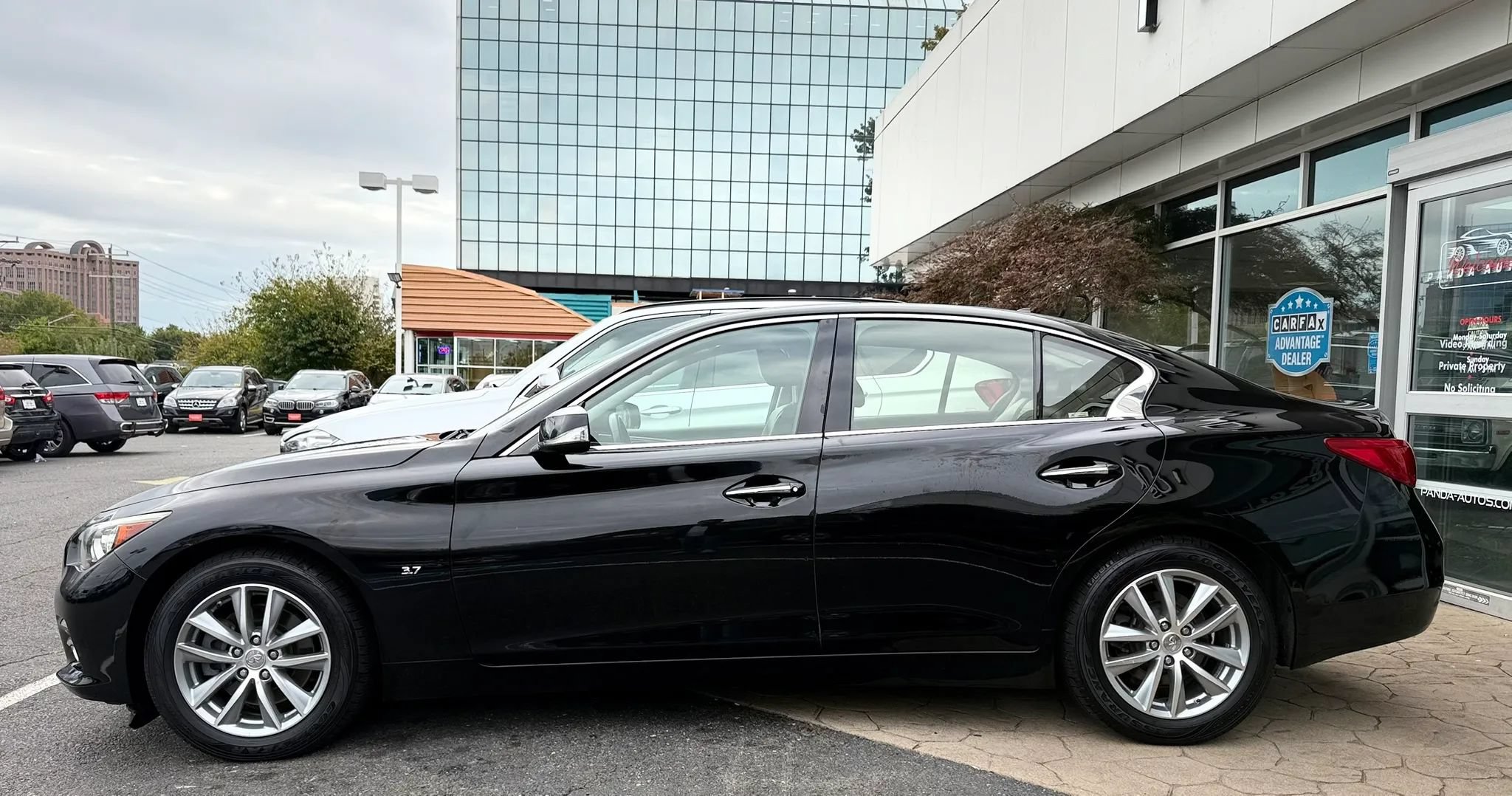 Used 2015 INFINITI Q50 Premium w/ Navigation Package AWD/4WD image 4