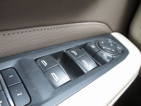 Used 2021 GMC Yukon XL Denali w/ Denali Premium Package image 30