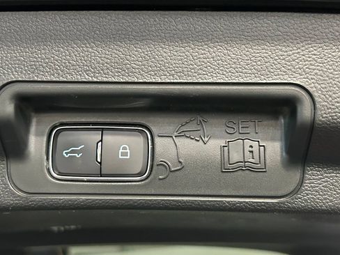 Used 2023 Ford Explorer XLT w/ Equipment Group 202A AWD/4WD image 31