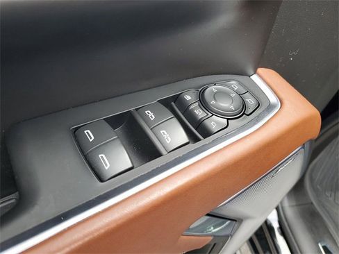 Used 2024 GMC Sierra 3500 Denali Ultimate image 9