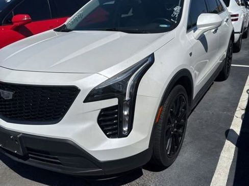 Used 2022 Cadillac XT4 Luxury w/ LPO, ONYX Package FWD image 1